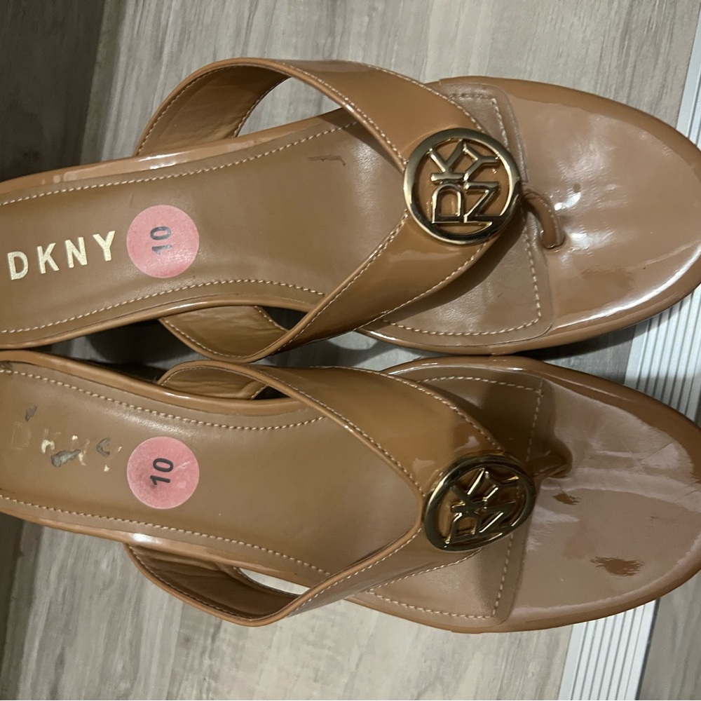 DKNY Women's Tan Sandals